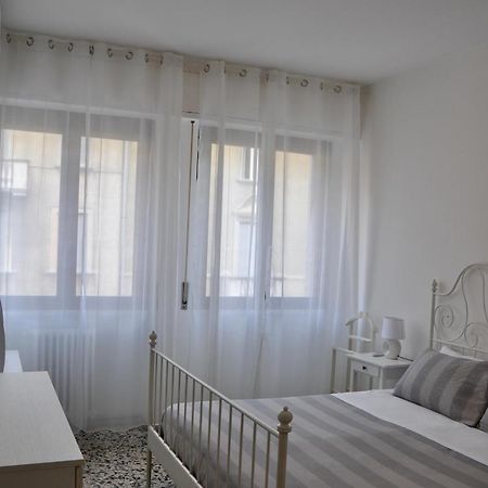 M.Aurelio Red Apartment Милано Екстериор снимка