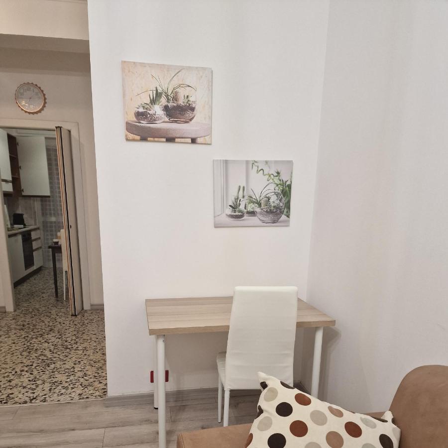 M.Aurelio Red Apartment Милано Екстериор снимка
