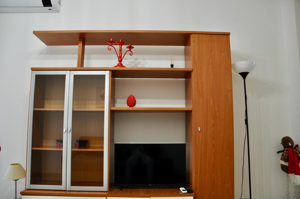 M.Aurelio Red Apartment Милано Екстериор снимка