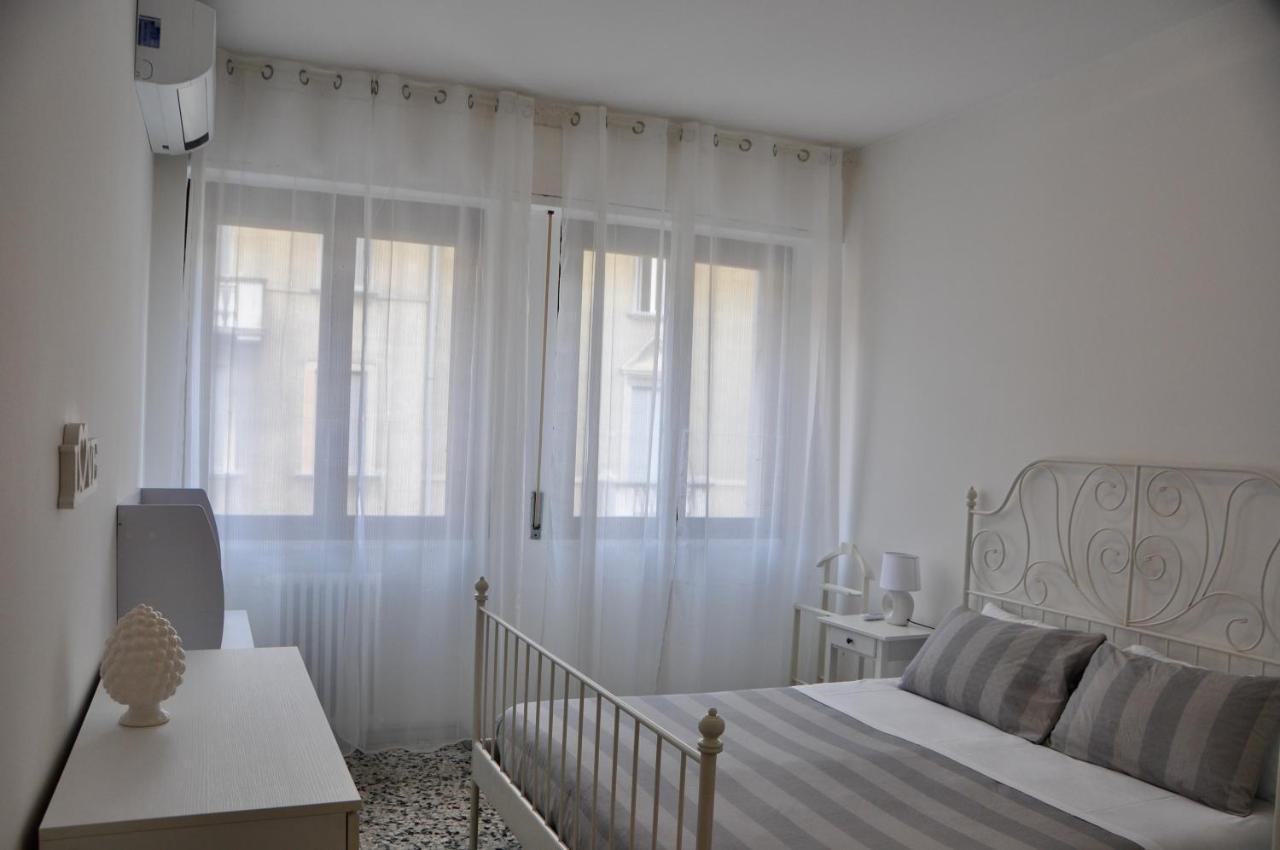 M.Aurelio Red Apartment Милано Екстериор снимка