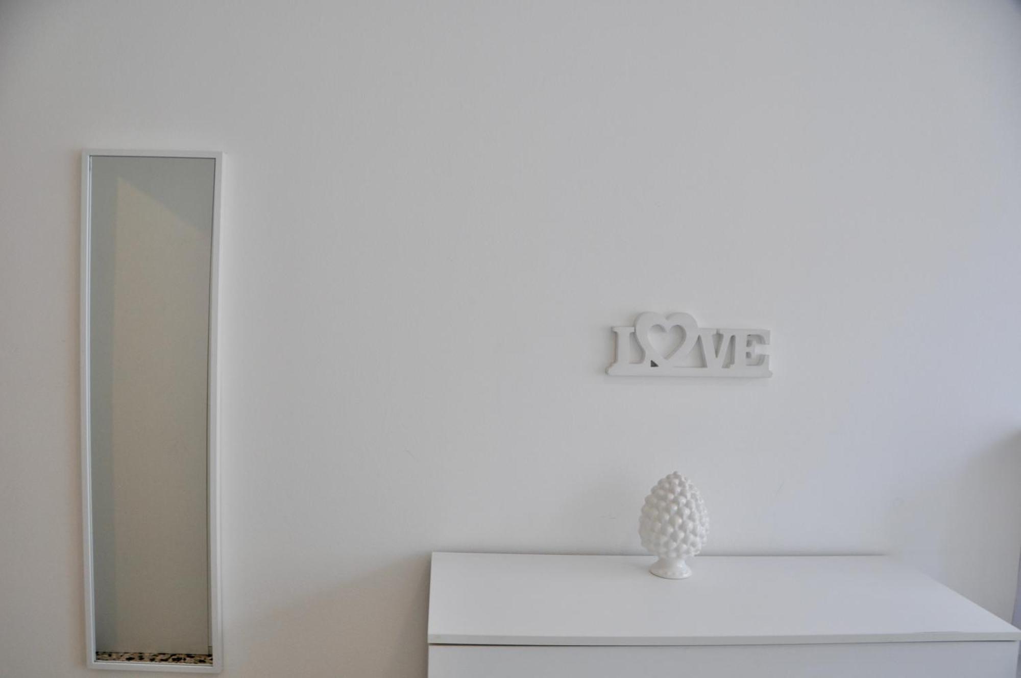 M.Aurelio Red Apartment Милано Екстериор снимка