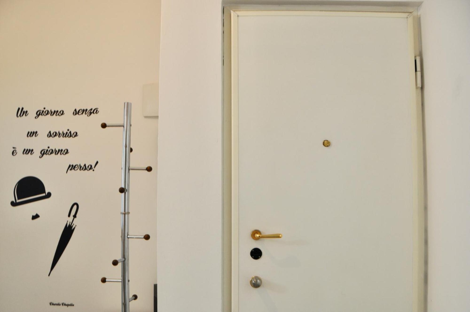 M.Aurelio Red Apartment Милано Екстериор снимка